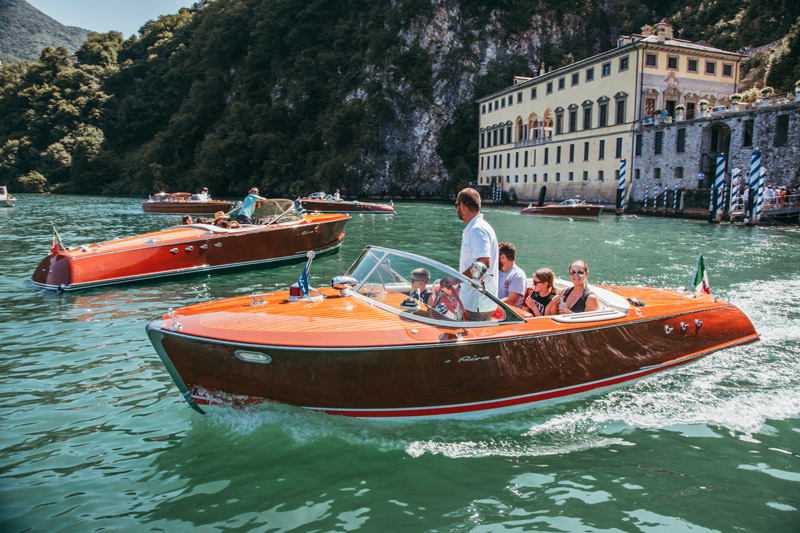 lake como boat tour swimming