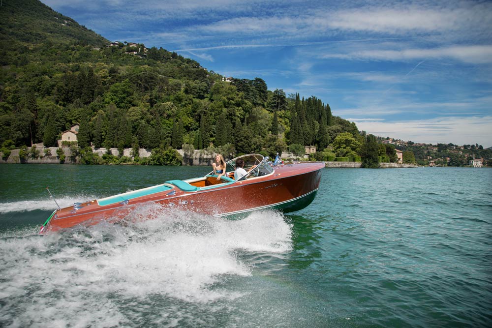 Boat experience on Lake Como on a private boat tour